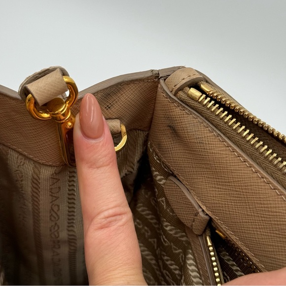 (SOLD) Prada Stefano Leather Galleria Front Pocket Crossbody - Picture 17 of 17